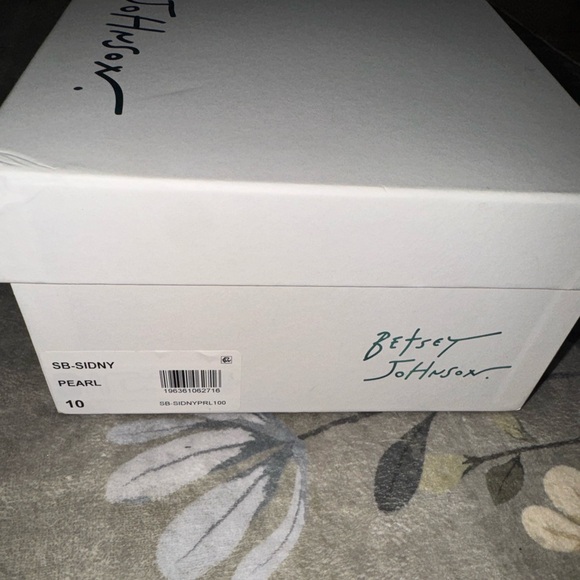 Betsey Johnson Sidny ivory white sneakers 10 wedding sparkly - Picture 4 of 9